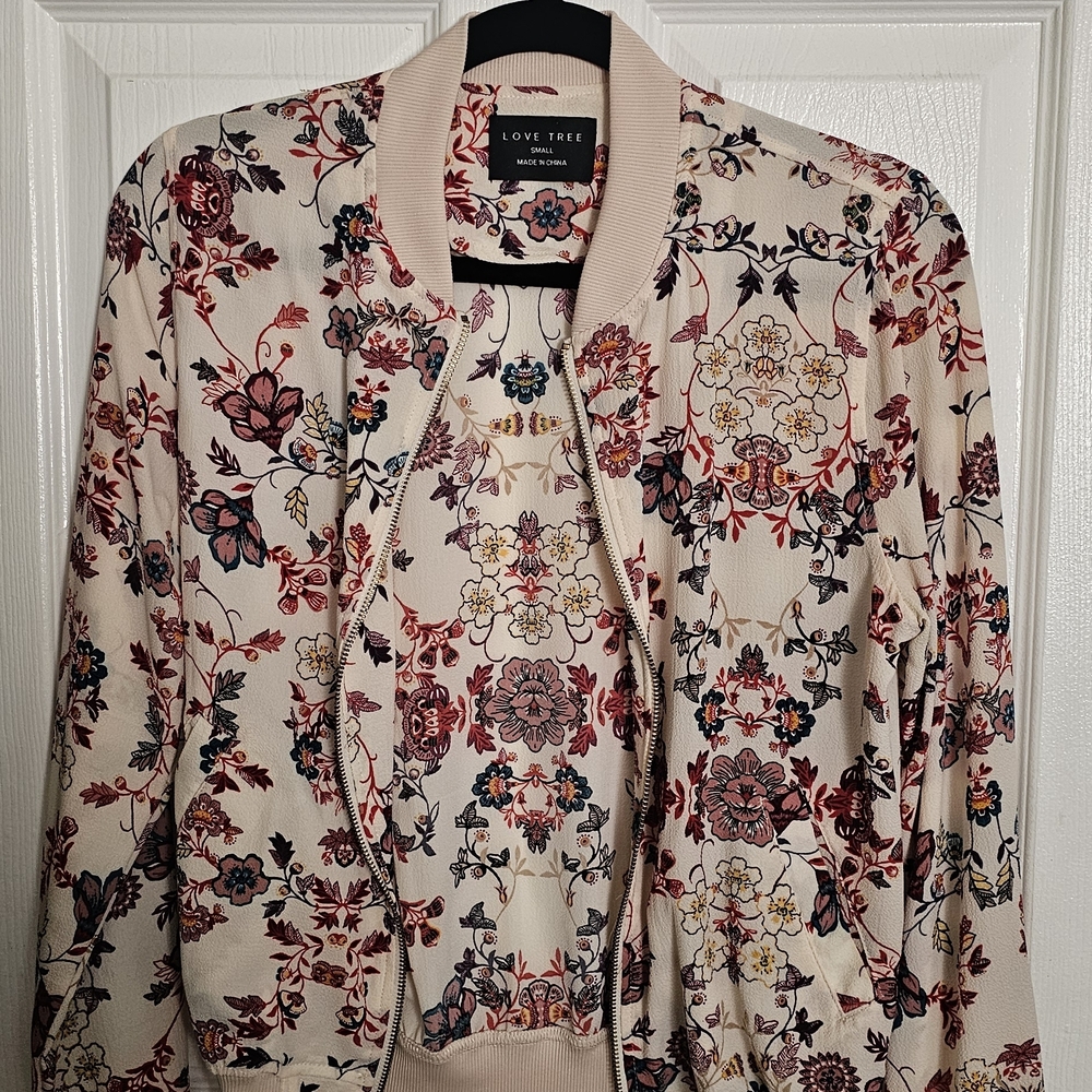 Love Tree Women's Floral Bomber Jacket - Cream and Red